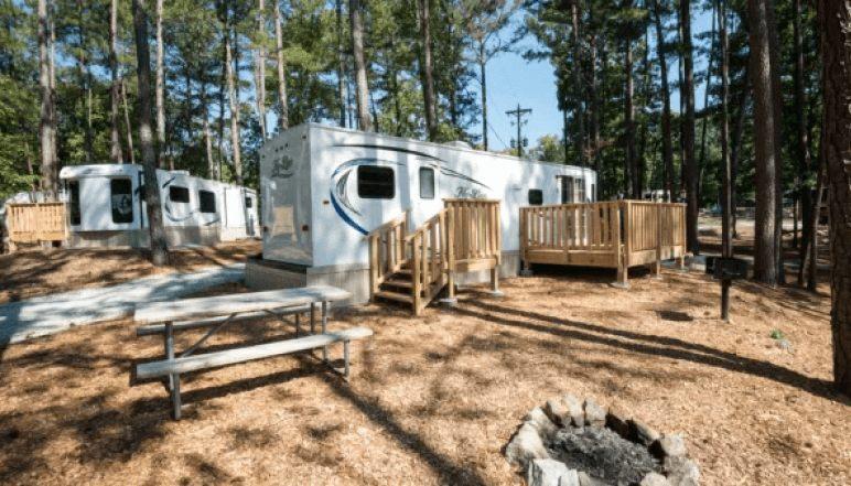 RV sites with full hookups at Cedar Ridge RV Park
